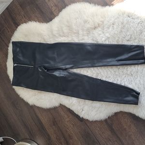 Zara Faux Balck leather pant with zipper front and bottom Size XS, 24